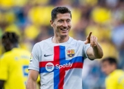 莱万多夫斯基意外战胜SKT，表现优异引爆全场！观众掌声雷动(莱万多夫斯基助攻)