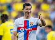 莱万多夫斯基意外战胜SKT，表现优异引爆全场！观众掌声雷动(莱万多夫斯基助攻)